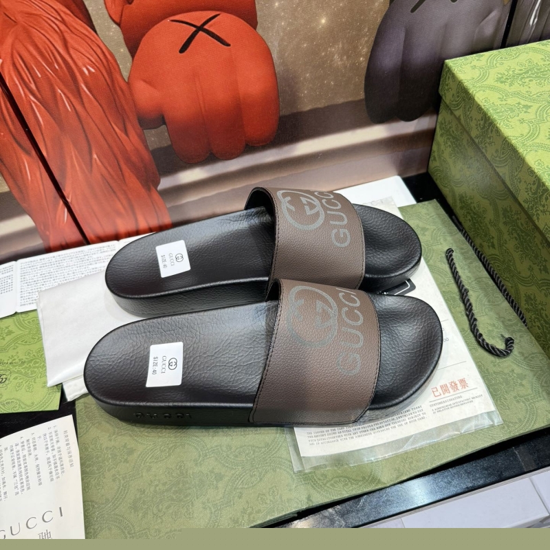 G*u*i slippers